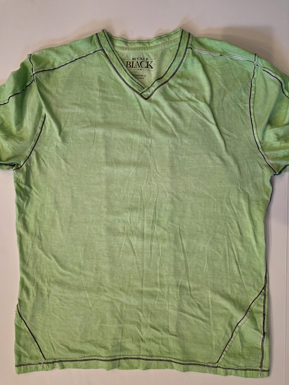Buckle Short Sleeve V-Neck Tee in Light Green with Contrast Stitching